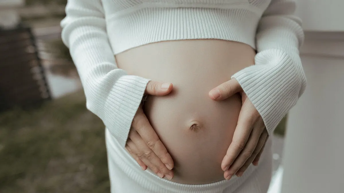 Femme enceinte, ventre, amour maternel